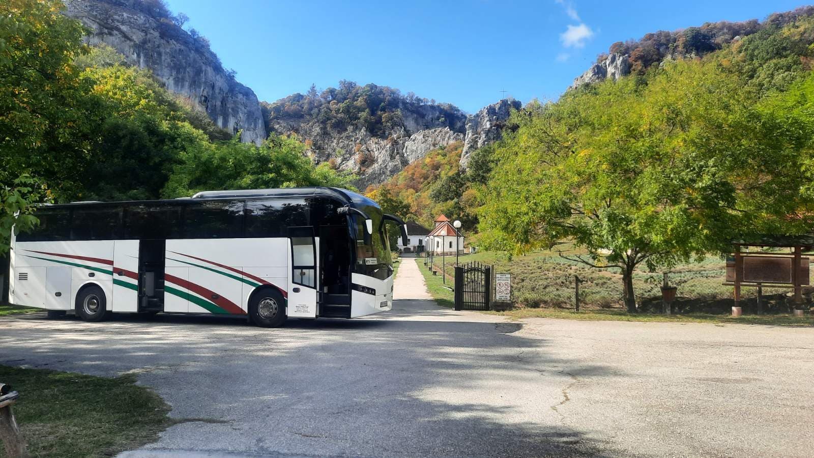 Coach on a road through a gorge