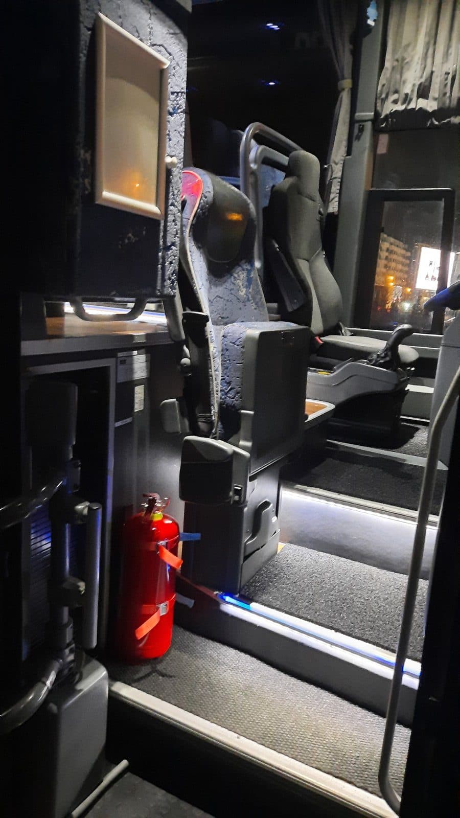 Entrance steps of the black Van Hool coach