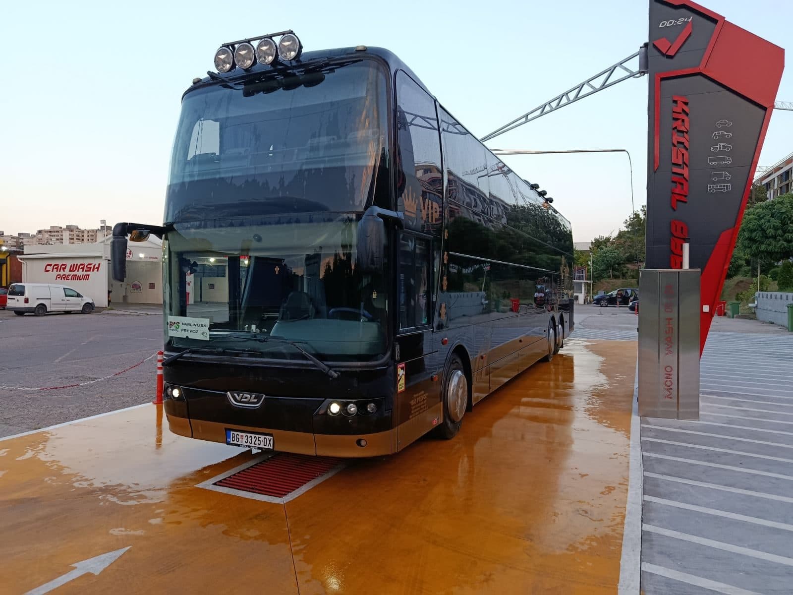 VDL Synergy VIP at the car wash, front view