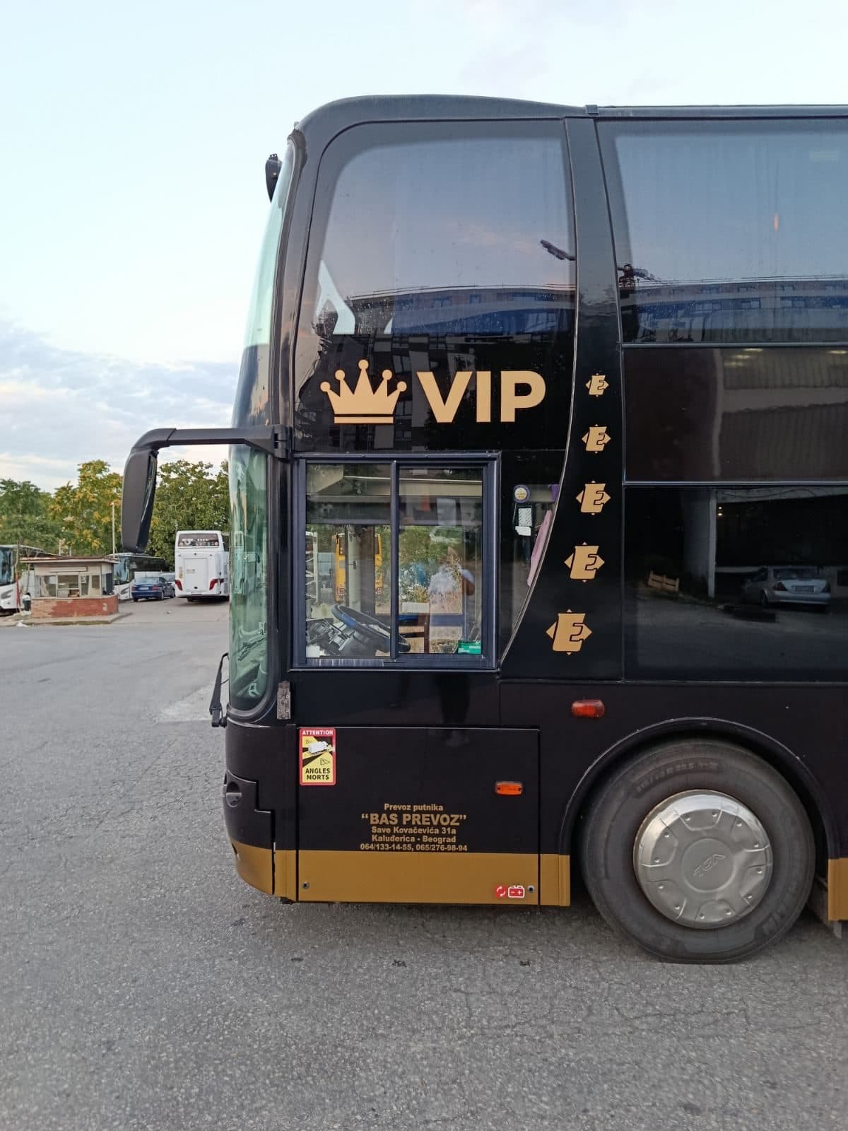 Door detail of the VDL Synergy VIP with the gold VIP lettering